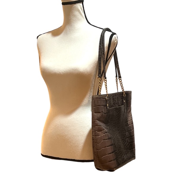 Michael Kors Totes - Picture 2 of 7